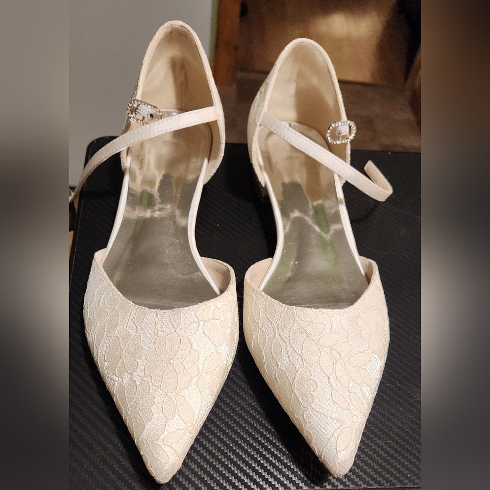 Elegant Cream Lace Women Shoes